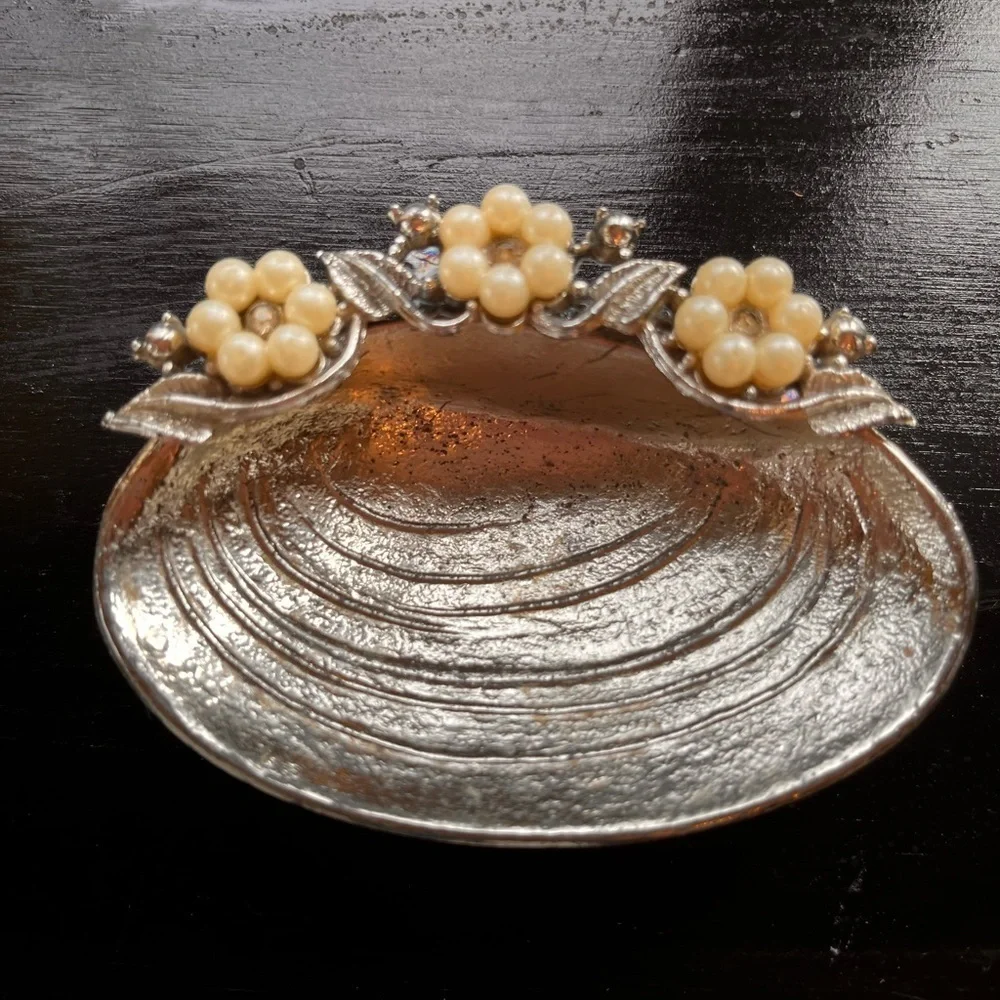 Faux Pearl Rhinestone Clam Shell Seashell Trinket Dish Beach Ocean Decor